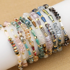 Bracciali di perline di cristallo da donna con gemme irregolari e dettagli dorati