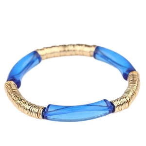 Bracelet perlé minimaliste avec tubes courbés en acrylique bleu et anneaux dorés