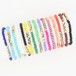 Ensemble de bracelets de perles bohèmes faits main avec perles colorées et accents dorés