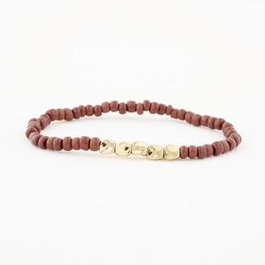 Détails de perles marron foncé avec cinq accents métalliques dorés irréguliers sur le bracelet