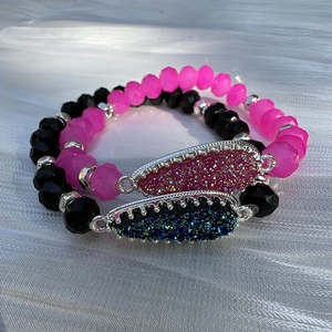 Ethnic style beaded bracelet set with fuchsia and black crystals and druzy waterdrop pendants