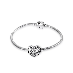 Bracciale a maglia snake in argento sterling con ciondolo a cuore cavo e chiusura