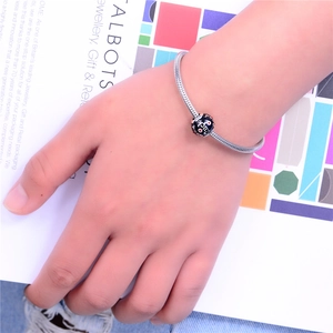 S925 sterling zilveren slangenarmband met zwart geëmailleerde Luck bedel voor geluk