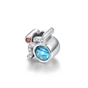 Macro de charm de plata S925 con cristales azules y rojos engastados en micro-pavé brillante