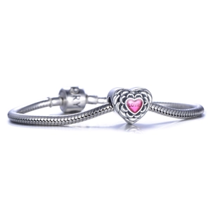 Bracciale a maglia snake in argento S925 con ciondolo a cuore e incisione LOVE rosa