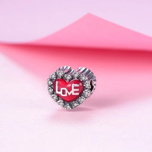Charm cuore in argento S925 con smalto rosso e incisione LOVE per bracciali