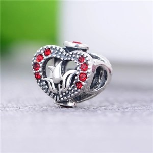 Ciondolo a cuore in argento S925 vintage con zirconi rossi e motivi floreali