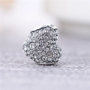 Charm a cuore in argento sterling S925 con pavé di zirconi bianchi scintillanti