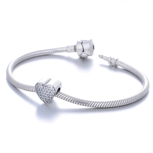 Bracciale a catena snake in argento S925 con pendente a cuore pavimentato di zirconi bianchi