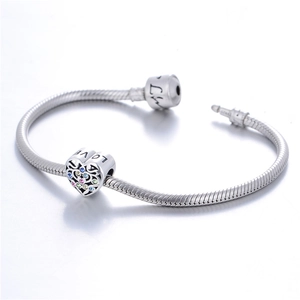 Bracciale a catena serpente in argento con ciondolo a cuore in zircone e incisione LOVE