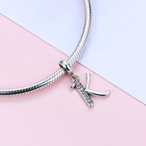 Bracelet chaîne serpent en argent S925 avec un charm lettre K en micro-pave