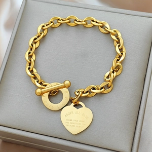 Bracciale a catena in acciaio inossidabile dorato con pendente a cuore e chiusura OT