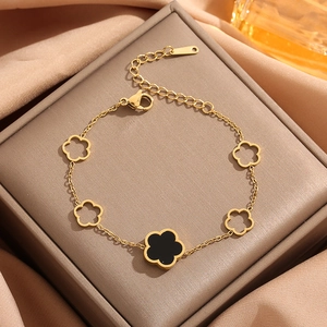 Elegant Stainless Steel Five Petal Flower Bracelet For Women Gold Plated Sweet Floral Adjustable Chain Bracelet Jewelry Gift