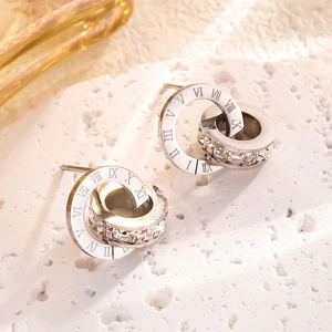 Pendientes de doble anillo con números romanos y cristales en acabado plateado pulido