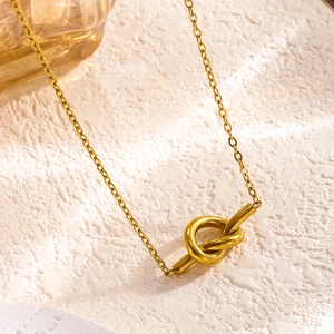 Minimalistische 18K vergulde halsketting met geknoopte hart hanger en elegante ketting