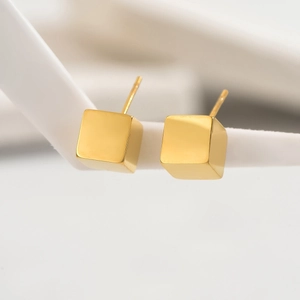 Pendientes de cubo en acero inoxidable chapado en oro de 14k con diseño geométrico minimalista