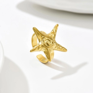 Anello minimalista a forma di stella marina in acciaio dorato con fascia regolabile