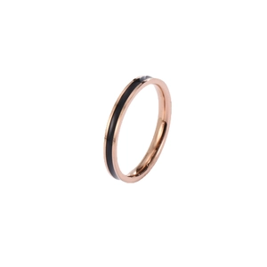 Minimalistische roségouden titanium stalen ring met elegante zwarte emaille afwerking