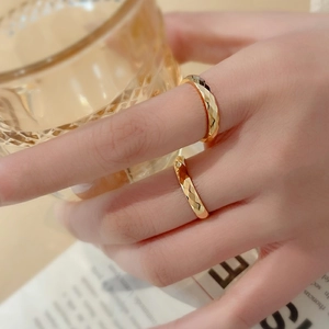 3mm facettierter Goldring mit modischem Rautenmuster Textur für Damen Schmuck
