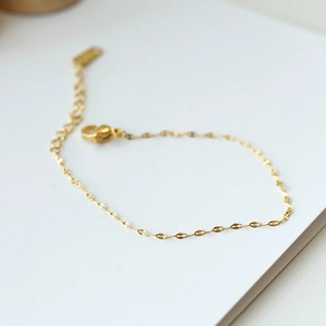 Elegante pulsera de cadena de labios en acero inoxidable chapado en oro 18k con extensor