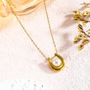 Hufeisen-Halskette in U-Form mit weißer Perle und 18K Goldbeschichtung für Damen