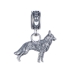 Pendentif loup en argent S925 avec détails de fourrure et bélière à empreintes de pattes pour bijoux