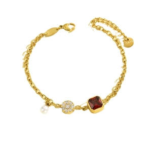 Elegante bracciale dorato con gemma rossa, ciondolo pavé e perla in acciaio inossidabile