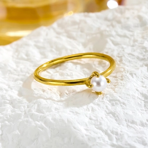 Minimalistische Edelstahl Künstliche Perlenring Für Damen Vintage Luxus Gold Plattiert Vier Krallen Runde Künstliche Perle Eingelegt Fingerring Schmuck Geschenk