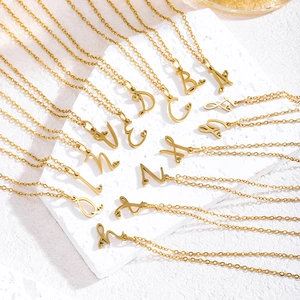 Collana Iniziale alla Moda per Donna Placcata in Oro Acciaio al Titanio Cuore Lettera Pendente Collana Minimalista Catena Clavicola Gioielli Regalo