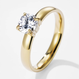 Dettaglio ravvicinato di un anello scintillante con diamante rotondo e montatura a quattro griffe