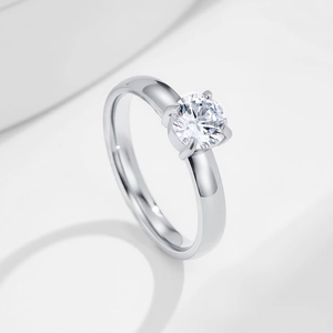 Anello in acciaio inossidabile lucido argento con diamante rotondo e castone a quattro griffe