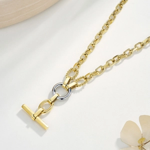 Collar de acero de titanio chapado en oro 18k con cierre OT y anillo de plata de alta gama