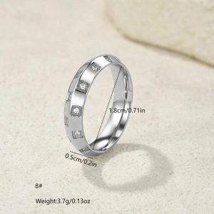 Bague élégante en acier titane argenté avec oxydes de zirconium carrés incrustés