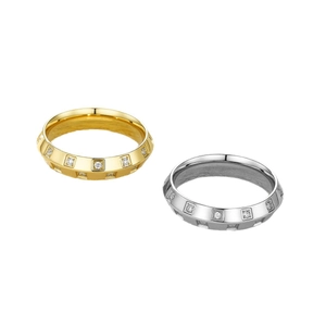 Bagues géométriques en acier titane or et argent avec zircons sertis micro