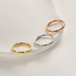 Minimalistische 18K vergulde roestvrijstalen ringenset in drie luxe metaaltinten