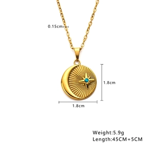 Λεπτομέρεια μενταγιόν φεγγάρι και αστέρι 18k χρυσό με μπλε ζιργκόν και τις διαστάσεις