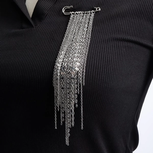 Fashion Alloy Long Tassel Safety Pin Brooch For Women Luxury Metal Chain Lapel Pin Clothing Accessory Silver Jewelry