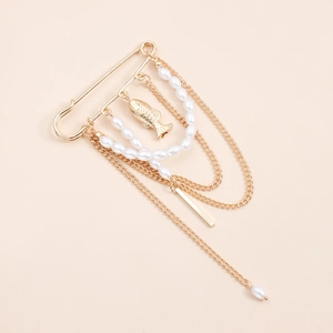 Broche dorée à chaînes multicouches avec perles et pendentif poisson sur épingle