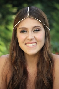 Close-up of bohemian style hair accessory with gold chain and white pearls on a model