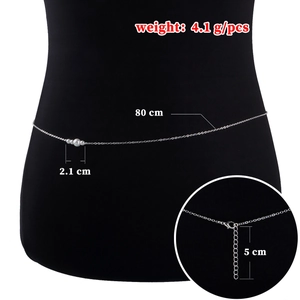 Chaîne de corps argentée simple avec trois perles blanches pour le bikini
