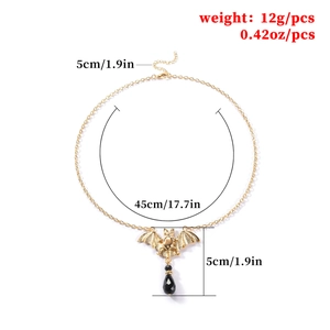 Gouden vleermuisketting met zwarte druppelhanger en verstelbare ketting van 45 cm