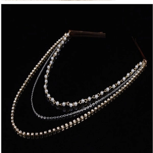 Eleganter mehrlagiger Perlen- und Strass-Haarschmuck mit goldenen Clips für Damen
