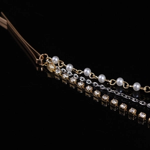 Eleganter mehrlagiger Quasten-Haarclip mit Kunstperlen, Strasssteinen und Goldketten