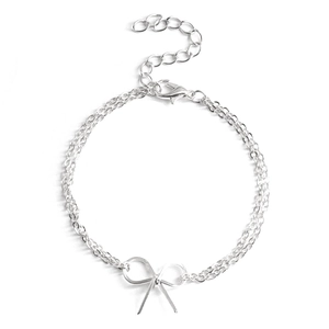 Silbernes zweischichtiges Armband mit Schleifen-Charm und verstellbarem Verschluss