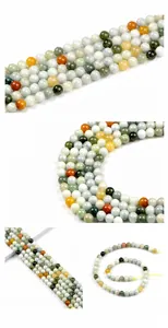 Détail macro de perles de jade naturel multicolores de 8mm pour la création de bijoux DIY