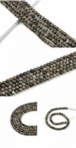 Dettaglio di perle in pietra dalmata da 8mm per la creazione di gioielli fai-da-te