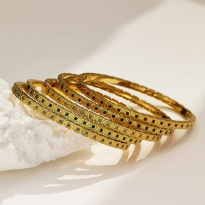 Set di bracciali in acciaio dorato con zirconi quadrati in vari colori vivaci