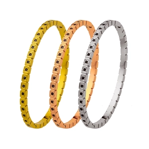 Set di tre braccialetti impilabili in acciaio inossidabile con pietre di zircone nero