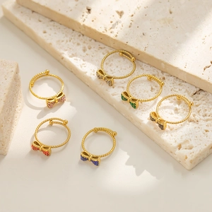 Verstellbare goldene Edelstahl-Schleifenringe mit bunten Zirkon-Inlays für Damen