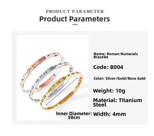 Dettagli di bracciali in acciaio al titanio con incisioni di numeri romani in tre colori